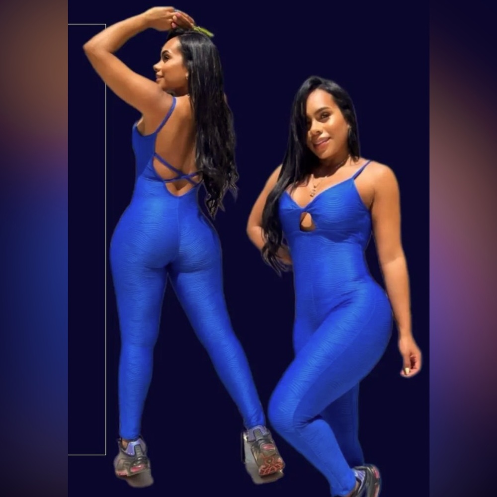 Colombian jumpsuit flattens the abdomen